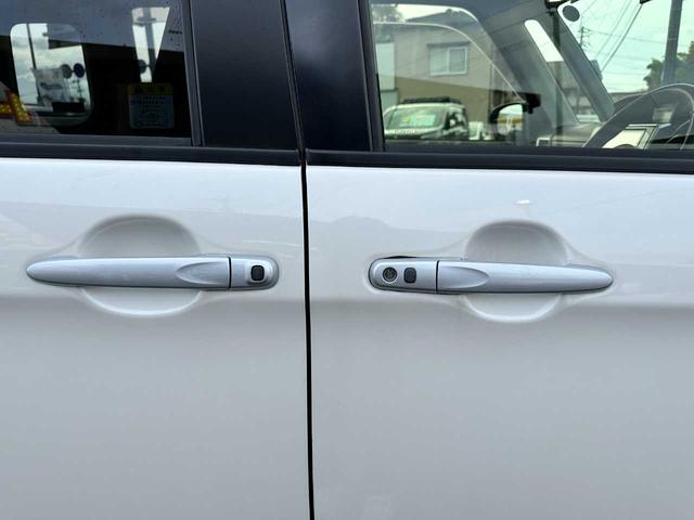 ルーミー カスタムＧ　禁煙車　ＥＴＣ　バックカメラ　フルセグＴＶ　Ｂｌｕｅｔｏｏｔｈ　アダプティブクルーズコントロール　障害物センサー　衝突被害軽減ブレーキ　アクセル踏み間違い防止装置（16枚目）