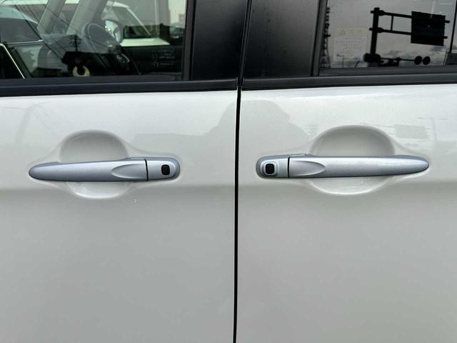 ルーミー カスタムＧ　禁煙車　ＥＴＣ　バックカメラ　フルセグＴＶ　Ｂｌｕｅｔｏｏｔｈ　アダプティブクルーズコントロール　障害物センサー　衝突被害軽減ブレーキ　アクセル踏み間違い防止装置（17枚目）