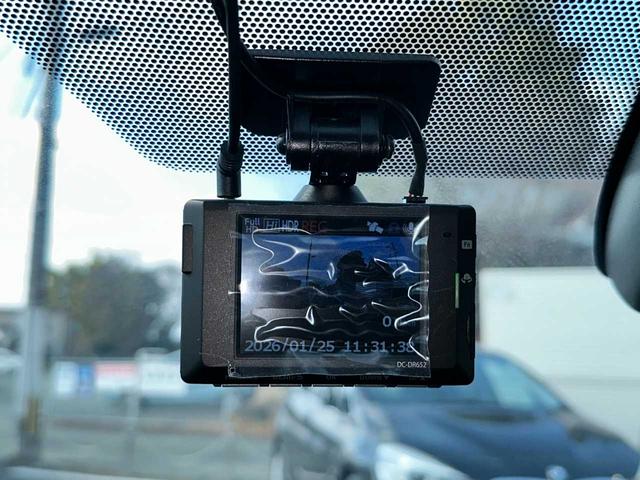 カローラツーリング ハイブリッド　ダブルバイビー　禁煙車　ディスプレイオーディオ　Ｂｌｕｅｔｏｏｔｈ　バックカメラ　ＥＴＣ　ドラレコ前後　衝突被害軽減ブレーキ　障害物センサー　アクセル踏み間違い防止装置　レーンキープアシスト（54枚目）