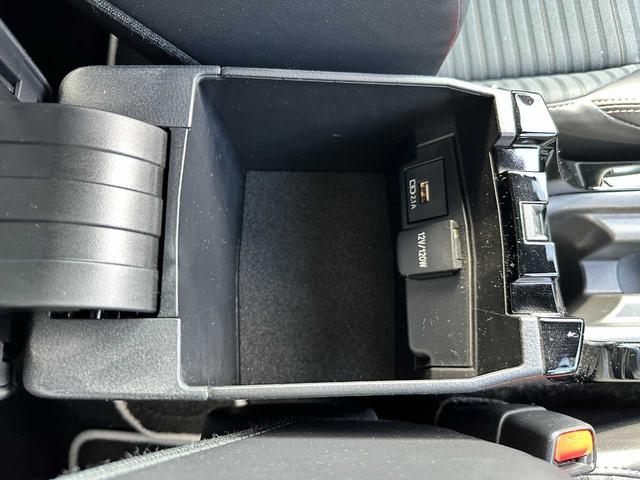 カローラツーリング ハイブリッド　ダブルバイビー　禁煙車　ディスプレイオーディオ　Ｂｌｕｅｔｏｏｔｈ　バックカメラ　ＥＴＣ　ドラレコ前後　衝突被害軽減ブレーキ　障害物センサー　アクセル踏み間違い防止装置　レーンキープアシスト（60枚目）