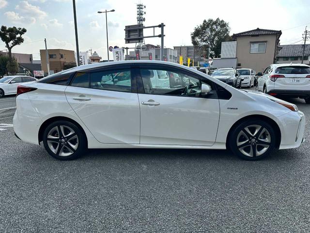 プリウス Aツーリングセレクション 禁煙車 フルセグTV バックカメラ Bluetooth CD/DVD ETC 衝突被害軽減ブレーキ 障害物センサー ブラインドスポットモニター 電動シート パーキングアシスト(4枚目)