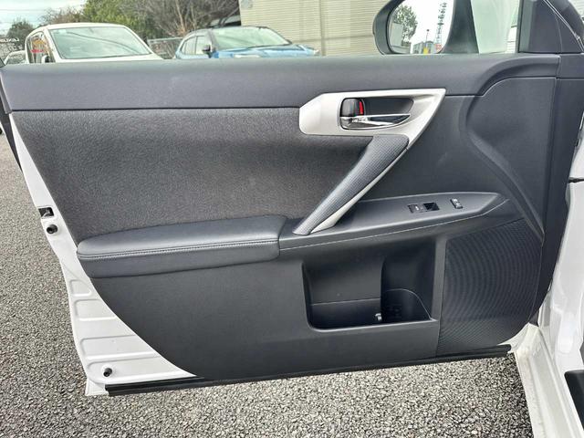 CT CT200h バージョンC 禁煙車 HDDナビ フルセグTV CD/DVD バックカメラ クルーズコントロール 頸部衝突緩和ヘッドレスト スマートキー パドルシフト フロントフォグランプ サイドエアバッグ(29枚目)