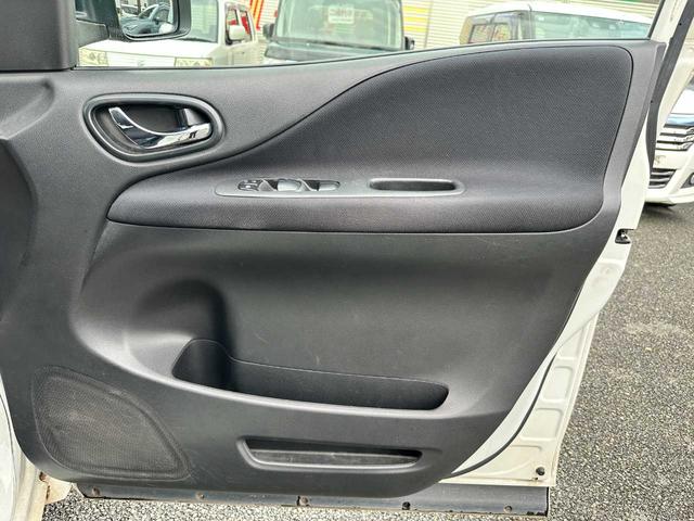 セレナ ハイウェイスター 禁煙車 HDDナビ フルセグTV CD/DVD バックカメラ 両側スライドドア 頸部衝突緩和ヘッドレスト ETC 3列シート 8人乗り ウォークスルー フロントフォグランプ(21枚目)