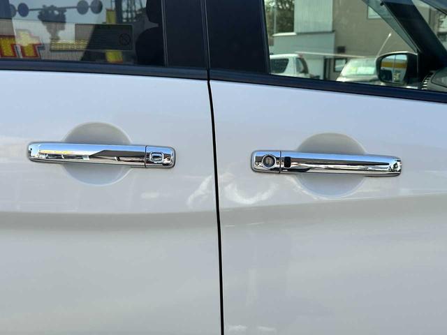 セレナ ハイウェイスター　禁煙車　ＫＭＧ認定保証　ナビ　フルセグＴＶ　バックカメラ　Ｂｌｕｅｔｏｏｔｈ　ＣＤ／ＤＶＤ　両側電動スライドドア　衝突被害軽減ブレーキ　レーンキープアシスト　ドライブレコーダー　ＥＴＣ　ウォークスルー（17枚目）