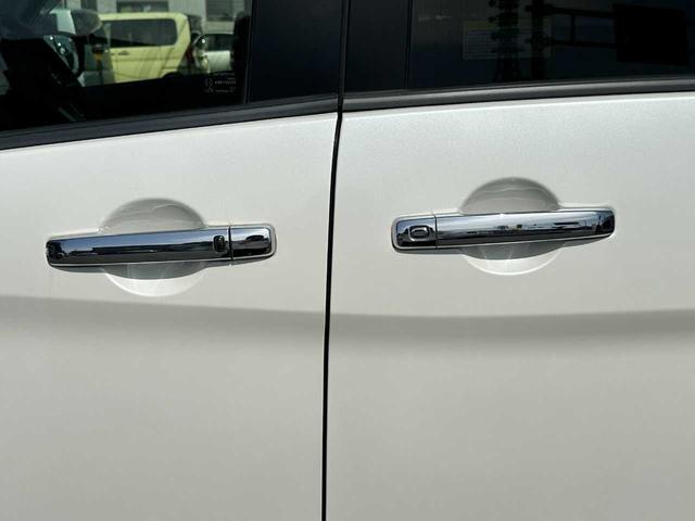 セレナ ハイウェイスター　禁煙車　ＫＭＧ認定保証　ナビ　フルセグＴＶ　バックカメラ　Ｂｌｕｅｔｏｏｔｈ　ＣＤ／ＤＶＤ　両側電動スライドドア　衝突被害軽減ブレーキ　レーンキープアシスト　ドライブレコーダー　ＥＴＣ　ウォークスルー（18枚目）