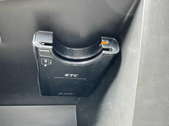 セレナ ハイウェイスター　禁煙車　ＫＭＧ認定保証　ナビ　フルセグＴＶ　バックカメラ　Ｂｌｕｅｔｏｏｔｈ　ＣＤ／ＤＶＤ　両側電動スライドドア　衝突被害軽減ブレーキ　レーンキープアシスト　ドライブレコーダー　ＥＴＣ　ウォークスルー（52枚目）