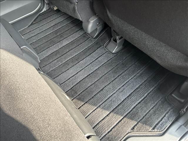 ムーヴキャンバス ＧブラックアクセントＶＳ　ＳＡＩＩＩ　両側電動スライドドアフルセグナビＣＤ／ＤＶＤ／ラジオ／Ｂｌｕｅｔｏｏｔｈアイドリングストップ　衝突被害軽減ブレーキ　ＡＣＣ全方位カメラ付フロアマット／ドアバイザー（13枚目）