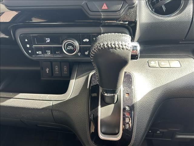 N-BOXカスタム G・L ナビBluetooth付 両側電動スライドドアアイドリングストップ 衝突被害軽減ブレーキ ACCドライブレコーダーバックカメラフロアマット/ドアバイザー(25枚目)