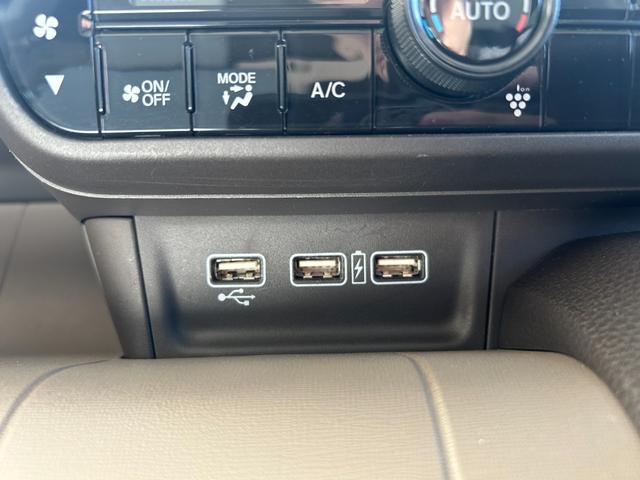 当社の届出済（登録済）未使用車は、新車登録時から「５年間、もしくは走行１０万ｋｍ」まで保証致します。保証内容はメーカー保証書（メンテナンスノート）に準じます。※詳細はスタッフにお尋ねください。