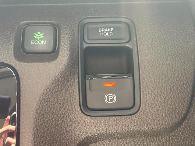 ケイカフェでは、快適なカーライフを過ごしていただくためにオイル交換〜定期点検や車検整備なども実施。国土交通省トップランクの指定工場６拠点、認証工場１拠点の体制で高いクオリティの整備を実施しております。