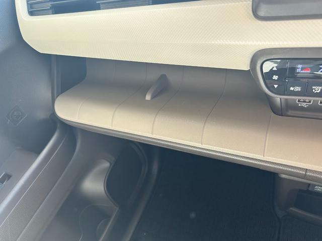 当社の届出済（登録済）未使用車は、新車登録時から「５年間、もしくは走行１０万ｋｍ」まで保証致します。保証内容はメーカー保証書（メンテナンスノート）に準じます。※詳細はスタッフにお尋ねください。