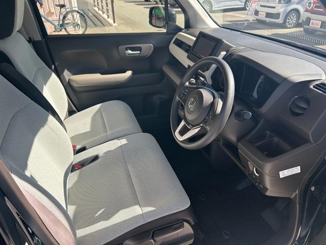 シートをスライドすると大きな荷物も楽々搭載できます。