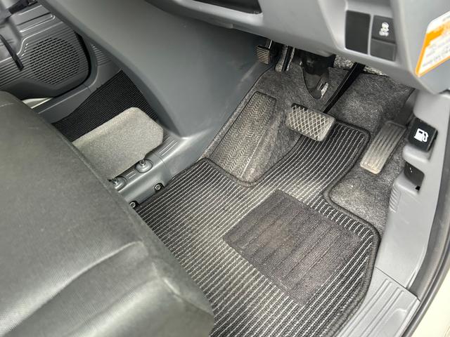 ���Ђ̓͏o�ρi�o�^�ρj���g�p�Ԃ́A�V�ԓo�^������u�T�N�ԁA�������͑��s�P�O�������v�܂ŕۏؒv���܂��B�ۏؓ��e�̓��[�J�[�ۏ؏��i�����e�i���X�m�[�g�j�ɏ����܂��B���ڍׂ̓X�^�b�t�ɂ��q�˂��������B