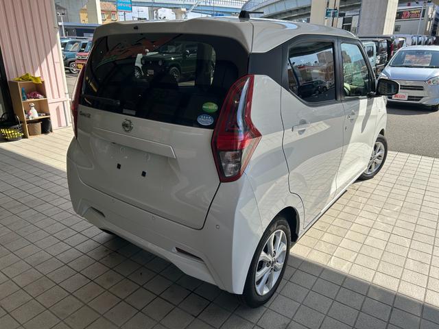 デイズ Ｘ　ワンセグナビＢｌｕｅｔｏｏｔｈ付レンタアップ　アイドリングストップ　衝突被害軽減ブレーキキーレス　スマートキーＥＴＣバックカメラ（4枚目）