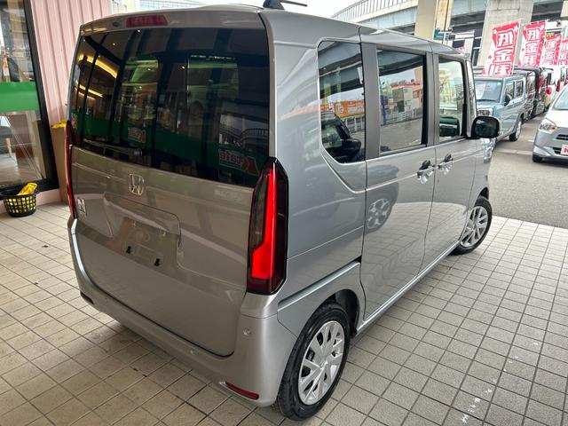 Ｎ－ＢＯＸ ベースグレード　届出済未使用車　片側電動スライドドア禁煙車アルミホイールアイドリングストップ　衝突被害軽減ブレーキ　ＡＣＣキーレス　スマートキー　電子パーキングバックカメラ（4枚目）