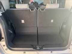 当社の登録（届出）済未使用車は、新車登録時から「５年間、もしくは走行１０万ｋｍ」まで保証致します。保証内容はメーカー保証書（メンテナンスノート）に準じます。※詳細はスタッフにお尋ねください。 6