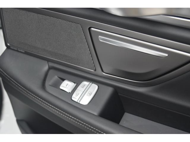 ７シリーズ ７４０ｅアイパフォーマンス　Ｍスポーツ　スマートキー　プッシュスタート　メモリー付きパワーシート　サンルーフ　バックカメラ　リアエアコン　電動リアゲート　ステアリングスイッチ　パドルシフト　全方位カメラ　ＵＳＢ入力端子（21枚目）
