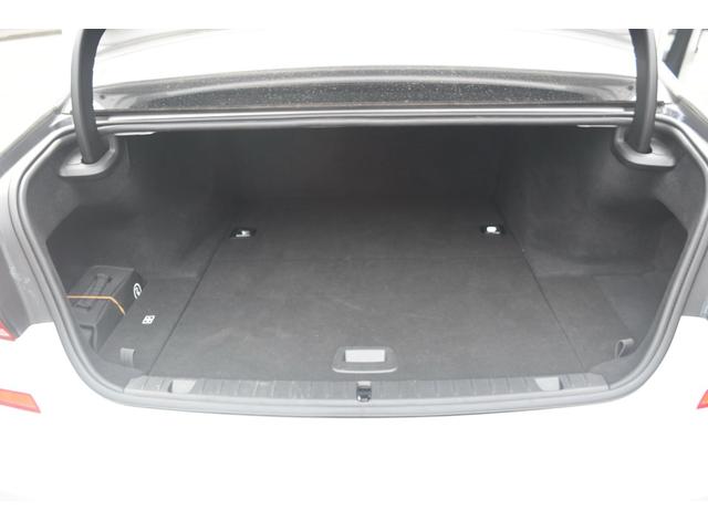 ７シリーズ ７４０ｅアイパフォーマンス　Ｍスポーツ　スマートキー　プッシュスタート　メモリー付きパワーシート　サンルーフ　バックカメラ　リアエアコン　電動リアゲート　ステアリングスイッチ　パドルシフト　全方位カメラ　ＵＳＢ入力端子（28枚目）