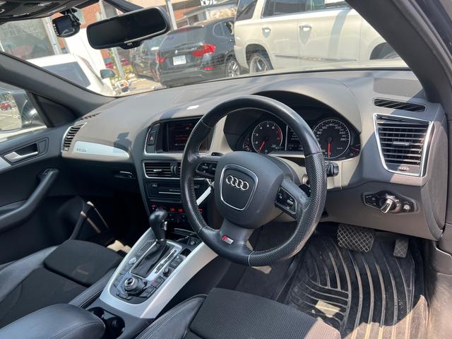Ｑ５ ２．０ＴＦＳＩクワトロ　Ｓラインパッケージ　ユーザー買取車　ハーフレザーシート　純正ナビ　バックカメラ（10枚目）