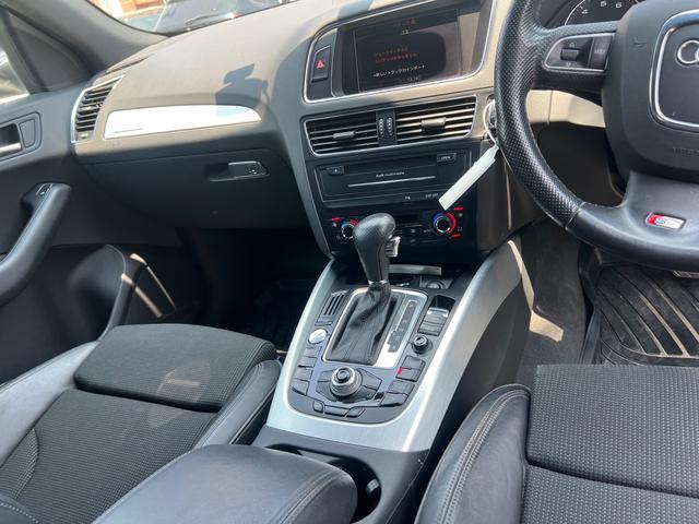 Ｑ５ ２．０ＴＦＳＩクワトロ　Ｓラインパッケージ　ユーザー買取車　ハーフレザーシート　純正ナビ　バックカメラ（12枚目）