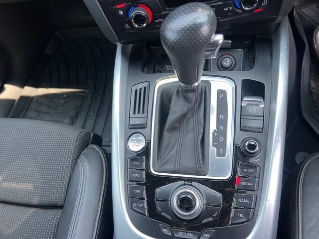Ｑ５ ２．０ＴＦＳＩクワトロ　Ｓラインパッケージ　ユーザー買取車　ハーフレザーシート　純正ナビ　バックカメラ（24枚目）