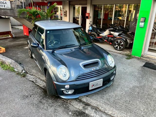 ＭＩＮＩ クーパーＳ　ジョンクーパーワークスＧＰキット　ステアリングスイッチ　カーボンリアウイング　ゴーストフィルム　ボンネットダクト（2枚目）