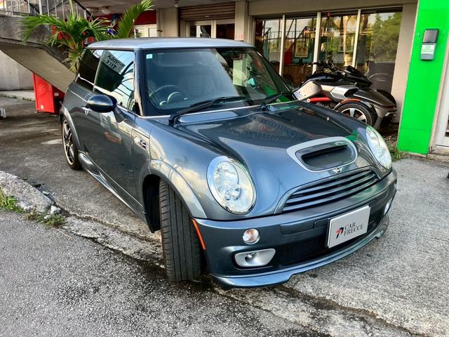 ＭＩＮＩ クーパーＳ　ジョンクーパーワークスＧＰキット　ステアリングスイッチ　カーボンリアウイング　ゴーストフィルム　ボンネットダクト（4枚目）