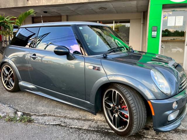 ＭＩＮＩ クーパーＳ　ジョンクーパーワークスＧＰキット　ステアリングスイッチ　カーボンリアウイング　ゴーストフィルム　ボンネットダクト（6枚目）