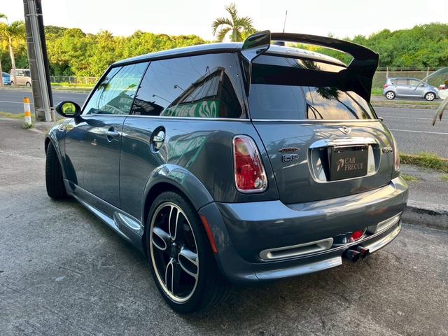 ＭＩＮＩ クーパーＳ　ジョンクーパーワークスＧＰキット　ステアリングスイッチ　カーボンリアウイング　ゴーストフィルム　ボンネットダクト（15枚目）