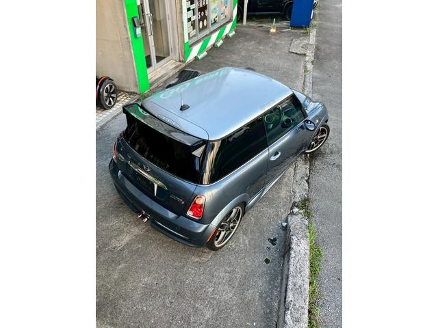 ＭＩＮＩ クーパーＳ　ジョンクーパーワークスＧＰキット　ステアリングスイッチ　カーボンリアウイング　ゴーストフィルム　ボンネットダクト（16枚目）
