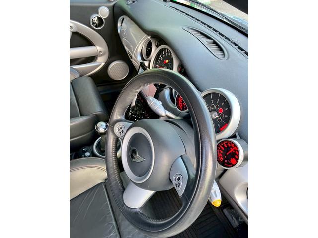 ＭＩＮＩ クーパーＳ　ジョンクーパーワークスＧＰキット　ステアリングスイッチ　カーボンリアウイング　ゴーストフィルム　ボンネットダクト（23枚目）