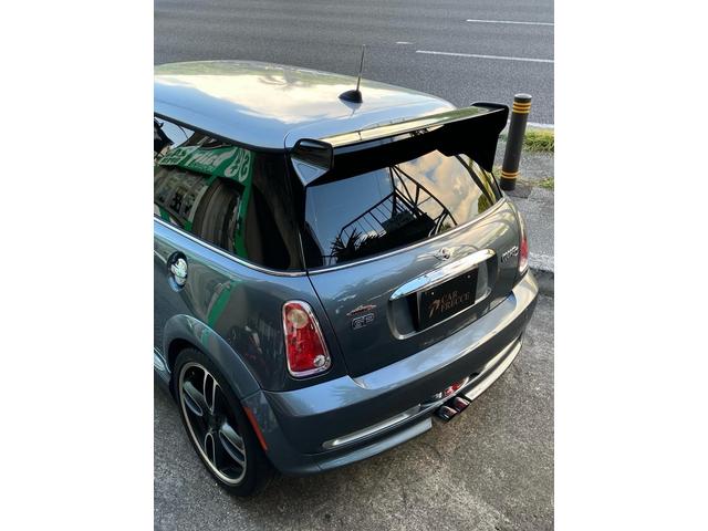 ＭＩＮＩ クーパーＳ　ジョンクーパーワークスＧＰキット　ステアリングスイッチ　カーボンリアウイング　ゴーストフィルム　ボンネットダクト（29枚目）