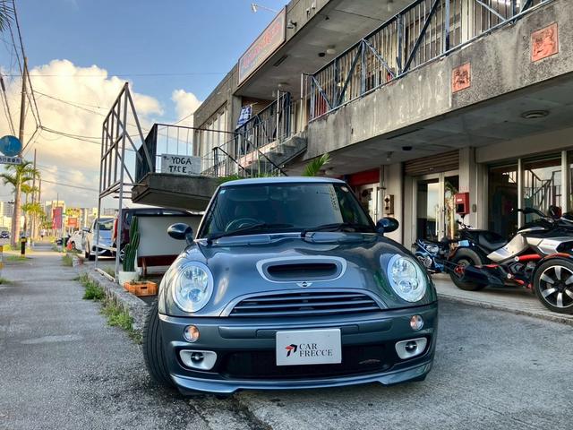 ＭＩＮＩ クーパーＳ　ジョンクーパーワークスＧＰキット　ステアリングスイッチ　カーボンリアウイング　ゴーストフィルム　ボンネットダクト（30枚目）