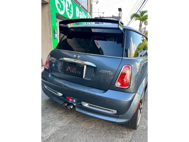 ＭＩＮＩ クーパーＳ　ジョンクーパーワークスＧＰキット　ステアリングスイッチ　カーボンリアウイング　ゴーストフィルム　ボンネットダクト（34枚目）