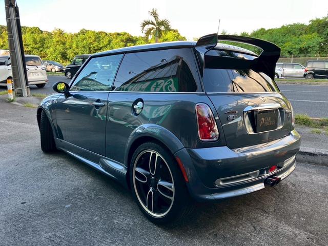 ＭＩＮＩ クーパーＳ　ジョンクーパーワークスＧＰキット　ステアリングスイッチ　カーボンリアウイング　ゴーストフィルム　ボンネットダクト（35枚目）