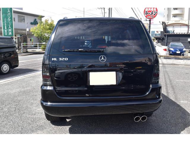 Ｍクラス ＭＬ３２０　ユーザー買取車　社外２２インチＡＷ　社外ヘッドライト　スモークテール　サンルーフ（15枚目）