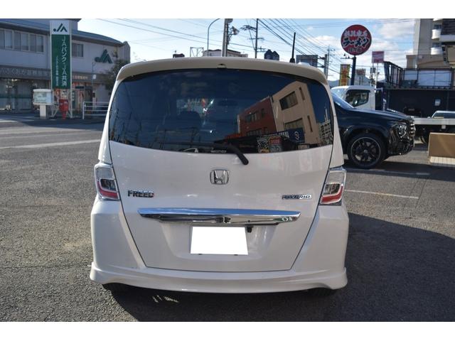 フリードハイブリッド ジャストセレクション　スマートキー　純正ＨＤＤナビ　ベンチシート　オートエアコン　バックカメラ　左側パワースライドドア　社外ホイール　７人乗りフリップダウンモニター　ＥＴＣ（6枚目）