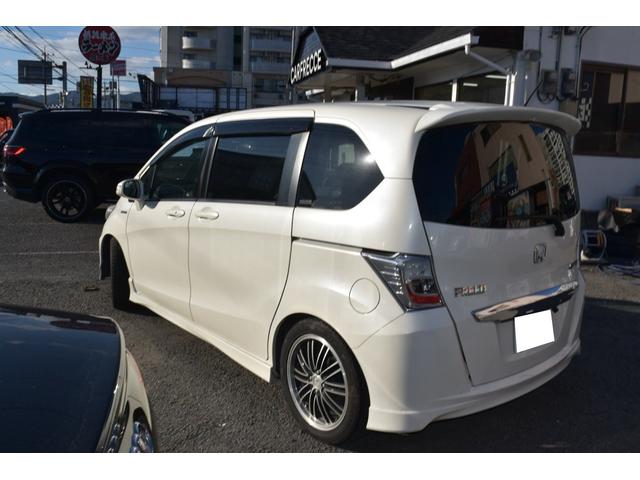 フリードハイブリッド ジャストセレクション　スマートキー　純正ＨＤＤナビ　ベンチシート　オートエアコン　バックカメラ　左側パワースライドドア　社外ホイール　７人乗りフリップダウンモニター　ＥＴＣ（7枚目）