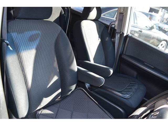 フリードハイブリッド ジャストセレクション　スマートキー　純正ＨＤＤナビ　ベンチシート　オートエアコン　バックカメラ　左側パワースライドドア　社外ホイール　７人乗りフリップダウンモニター　ＥＴＣ（17枚目）