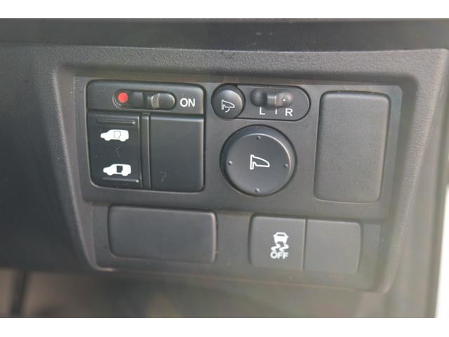 フリードハイブリッド ジャストセレクション　スマートキー　純正ＨＤＤナビ　ベンチシート　オートエアコン　バックカメラ　左側パワースライドドア　社外ホイール　７人乗りフリップダウンモニター　ＥＴＣ（19枚目）