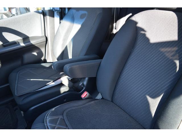 フリードハイブリッド ジャストセレクション　スマートキー　純正ＨＤＤナビ　ベンチシート　オートエアコン　バックカメラ　左側パワースライドドア　社外ホイール　７人乗りフリップダウンモニター　ＥＴＣ（25枚目）