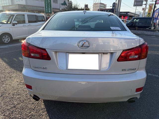 ＩＳ ＩＳ２５０　バージョンＬ　スマートキー　プッシュスタート　ステアリングスイッチ　パドルシフト　クルーズコントロール　バックカメラ　パワーシート（6枚目）