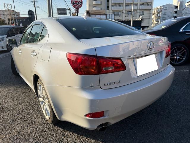 ＩＳ ＩＳ２５０　バージョンＬ　スマートキー　プッシュスタート　ステアリングスイッチ　パドルシフト　クルーズコントロール　バックカメラ　パワーシート（7枚目）