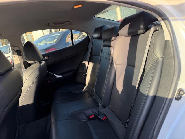 ＩＳ ＩＳ２５０　バージョンＬ　スマートキー　プッシュスタート　ステアリングスイッチ　パドルシフト　クルーズコントロール　バックカメラ　パワーシート（11枚目）