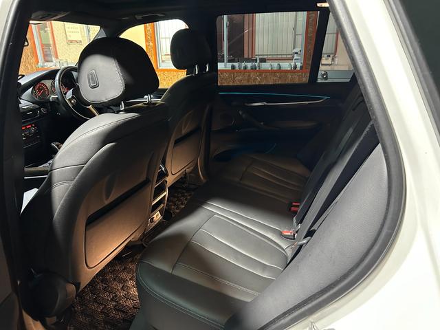 Ｘ５ ｘＤｒｉｖｅ　３５ｄ　Ｍスポーツ　買取車・４ＷＤ・ディーゼルターボ・サンルーフ・純正ナビ・フルセグ・全方位カメラ・黒レザーシート・ＬＥＤヘッドライト・純正１９インチアルミ・ＥＴＣ・全席シートヒーター・パワーシート・オートクルーズ（22枚目）