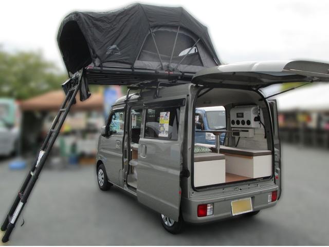 エブリイ ジョインターボ　車中泊仕様車　ルーフテント　床下収納　断熱施工　対面式ダイネット　壁面折り畳みテーブル×１　ベッド全長１９０ｃｍ　１００Ｖコンセント×１　外部電源入力　室内照明２カ所（12枚目）