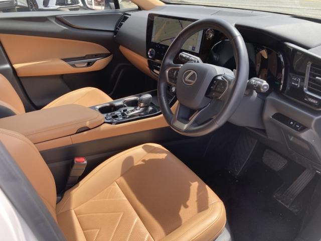 ＮＸ ＮＸ３５０ｈ　バージョンＬ　ワンオーナー　サンルーフ　革シート　キーレス　フルセグ　ナビ＆ＴＶ　２０アルミホイール　エアバッグ　電動シート　オートマ　ディーラー車　フル装備　助手席エアバッグ　サイドエアバッグ　ＥＴＣ（2枚目）