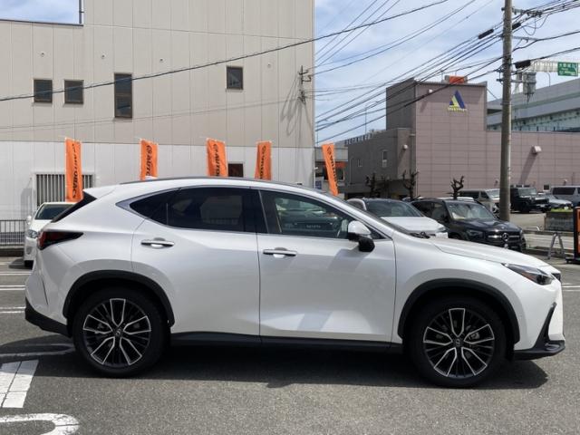 ＮＸ ＮＸ３５０ｈ　バージョンＬ　ワンオーナー　サンルーフ　革シート　キーレス　フルセグ　ナビ＆ＴＶ　２０アルミホイール　エアバッグ　電動シート　オートマ　ディーラー車　フル装備　助手席エアバッグ　サイドエアバッグ　ＥＴＣ（7枚目）