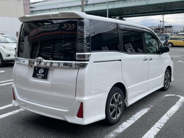 ヴォクシー ZS 煌III ワンオーナー 両側電動スライド キーレス フルセグ ナビ&TV 乗車定員7人 アイドリングストップ エアバッグ オートマ 助手席エアバッグ 衝突被害軽減システム ETC バックカメラ(3枚目)