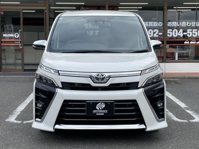 ヴォクシー ZS 煌III ワンオーナー 両側電動スライド キーレス フルセグ ナビ&TV 乗車定員7人 アイドリングストップ エアバッグ オートマ 助手席エアバッグ 衝突被害軽減システム ETC バックカメラ(4枚目)